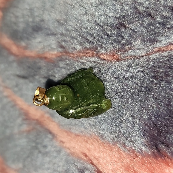 Vintage Jade Buddha Pendent with gold hardware - Picture 2 of 4